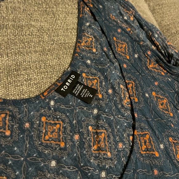 TORRID PLUS SIZE 2 GEO PRINT GAUZE COLD SHOULDER BLOUSE INDIGO BLUE & ORANGE TOP - Picture 5 of 6